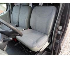 Renault Trafic 2,0 dCi 9.MÍST PASSENGER - 17