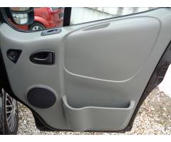 Renault Trafic 2,0 dCi 9.MÍST PASSENGER - 28