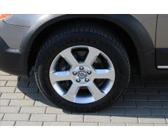 Volvo XC70 2.4 D5 136kW AWD AUTOMAT - 9