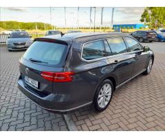 Volkswagen Passat 2,0 TDi DSG Highline - 6