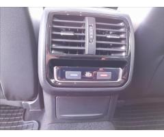 Volkswagen Passat 2,0 TDi DSG Highline - 13