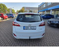 Hyundai i30 1,6 GDi Trikolor - 7