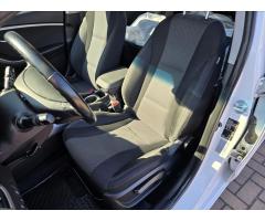 Hyundai i30 1,6 GDi Trikolor - 16