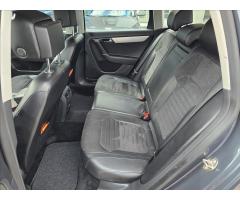 Volkswagen Passat 2,0 TDi 4x4 AUTOMAT Variant - 14