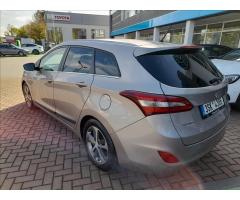 Hyundai i30 1,6 CRDi Weekend - 8