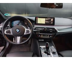 BMW Řada 5 Touring 530d xDrive M-paket 21 - 7