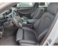 BMW Řada 5 Touring 530d xDrive M-paket 21 - 5