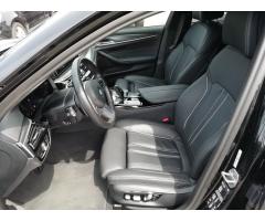 BMW Řada 5 Touring 530d xDrive M-paket 21 - 5