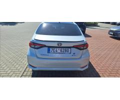 Toyota Corolla 1,8 Hybrid GR Sport e-CVT SDN - 6