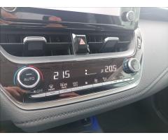 Toyota Corolla 1,6 Style Tech Automat - 14