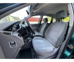 Ford Focus 1.6 16V Ambiente, TOP Stav - 13