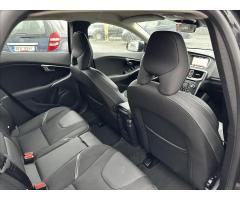 Volvo V40 2,0 D2 Drive -MOMENTUM-MÁLO KM - 19