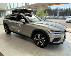 Volvo V60 2,0 B4 AWD Plus Cross Country - 6