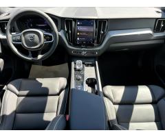 Volvo XC60 2,0 B5 AWD Plus Dark - 10