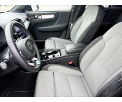 Volvo XC40 2,0 B4 Plus Dark - 11