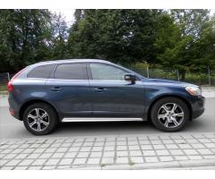 Volvo XC60 2,4 D5 AWD Summum, Panorama, Kůže, DPH - 10