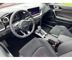 Kia Ceed 1,6 T-GDi GT 7DCT Pano 2024 - 9