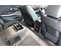 BMW Řada 3 330e Touring xDrive M Sport - 32