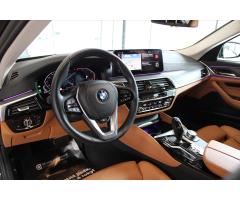 BMW Řada 5 530d xDrive Touring Luxury Line - 9