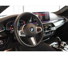 BMW Řada 5 530d xDrive Touring M Sport - 9