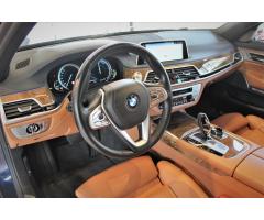 BMW Řada 7 750i xDrive - 9