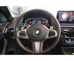 BMW Řada 5 530d xDrive Touring M Sport - 18