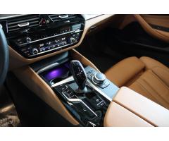 BMW Řada 5 530d xDrive Touring Luxury Line - 27