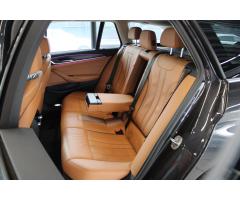 BMW Řada 5 530d xDrive Touring Luxury Line - 32