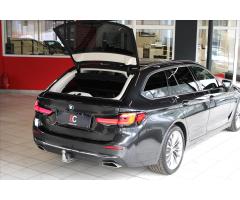 BMW Řada 5 530d xDrive Touring Luxury Line - 36