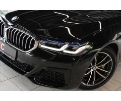 BMW Řada 5 530d Touring xDrive M Sport / LASER - 31