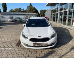 Kia Ceed 1,6 CRDi, 6st. MT  FIFA World Cup Edition - 2