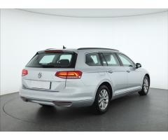 Volkswagen Passat 2.0 TDI 110kW - 7