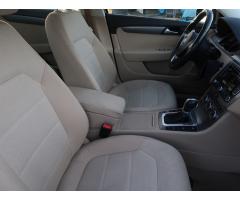 Volkswagen Passat 2.0 TDI 103kW - 12