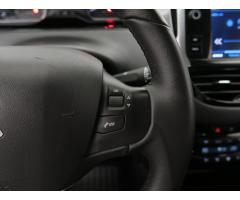 Peugeot 2008 1.2 PureTech 61kW - 23