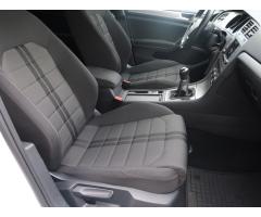 Volkswagen Golf 2.0 TDI 110kW - 12