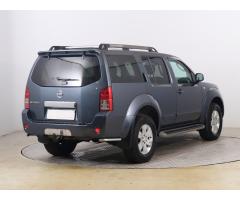 Nissan Pathfinder 2.5 dCi  128kW - 7