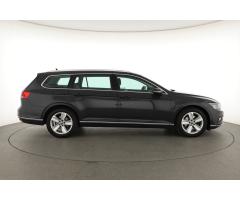 Volkswagen Passat 2.0 TDI 110kW - 8