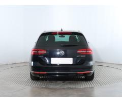 Volkswagen Passat 2.0 TDI 140kW - 11