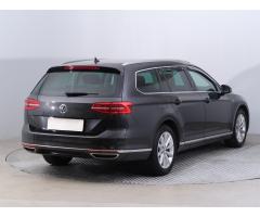 Volkswagen Passat 2.0 TDI 140kW - 9