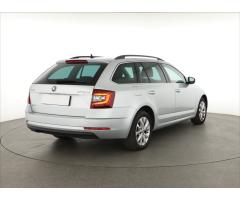 Škoda Octavia 2.0 TDI 110kW - 9