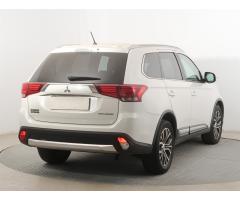 Mitsubishi Outlander 2.2 DI-D 110kW - 9