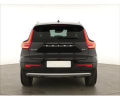 Volvo XC40 B4 AWD 145kW - 6