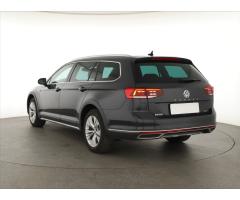 Volkswagen Passat 2.0 TDI 140kW - 13