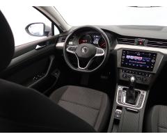 Volkswagen Passat 2.0 TDI 110kW - 9