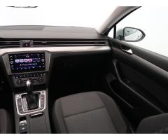 Volkswagen Passat 2.0 TDI 110kW - 11