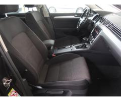 Volkswagen Passat 2.0 TDI 110kW - 12