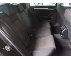 Volkswagen Passat 2.0 TDI 110kW - 13