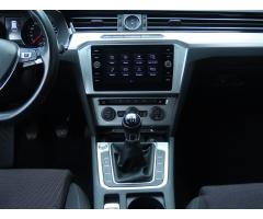 Volkswagen Passat 1.6 TDI 88kW - 18