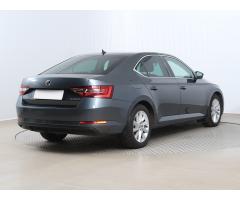 Škoda Superb 2.0 TDI 110kW - 9