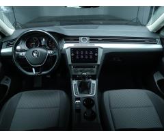 Volkswagen Passat 1.6 TDI 88kW - 10